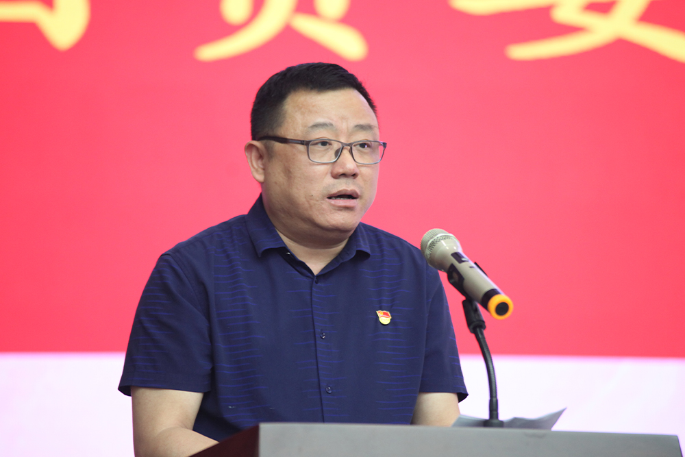 何昌伟.jpg 何昌伟.jpg