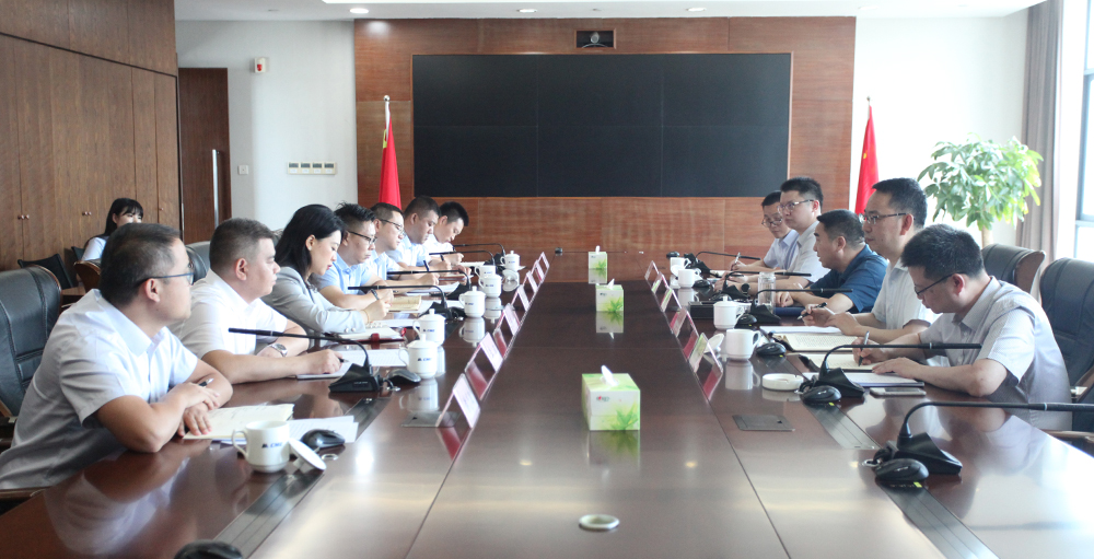 干部座谈会.jpg 干部座谈会.jpg