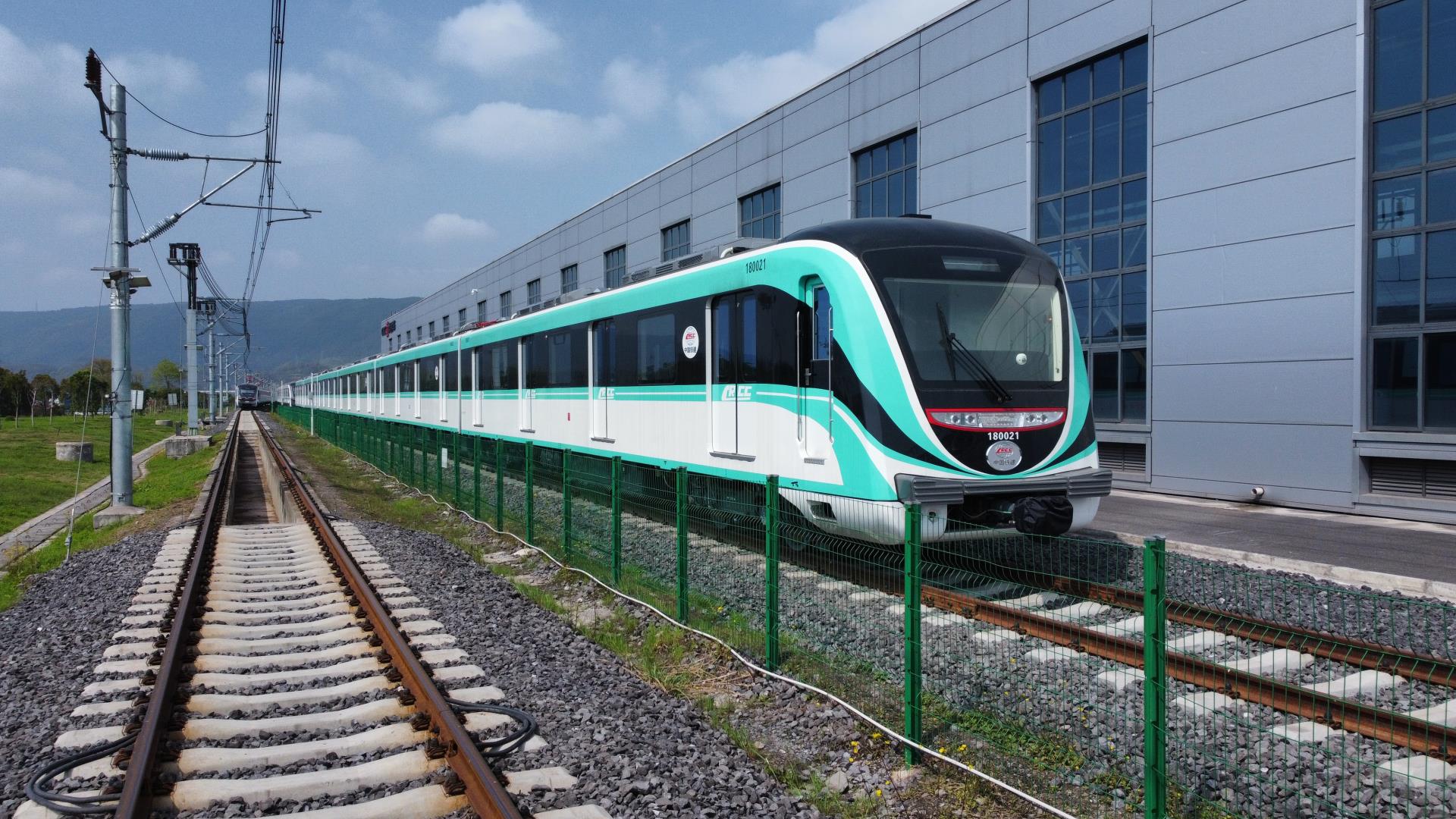 图四:c7在线登录集团参股企业重庆中车长客生产的重庆轨道交通18号线首列电客车进入大批量生产阶段。.jpg 图四:c7在线登录集团参股企业重庆中车长客生产的重庆轨道交通18号线首列电客车进入大批量生产阶段。.jpg